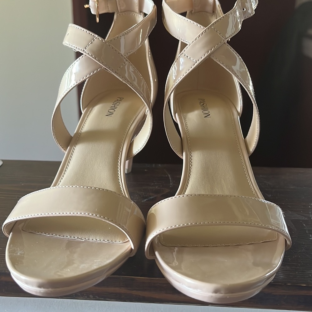Pashion Sandal size 8 Stiletto Sand Color exchangeable Heel. New! Flats to Heels - Picture 1 of 7
